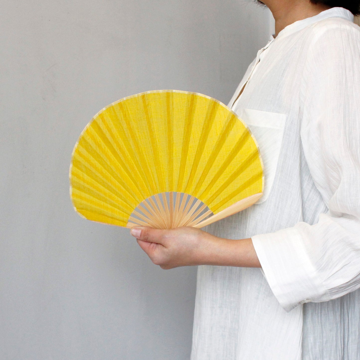 Shell-Shaped Folding Fan / Mimosa / Plain