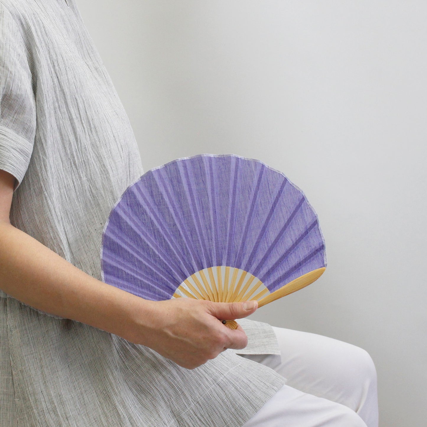 Shell-Shaped Folding Fan / Lavender / Plain
