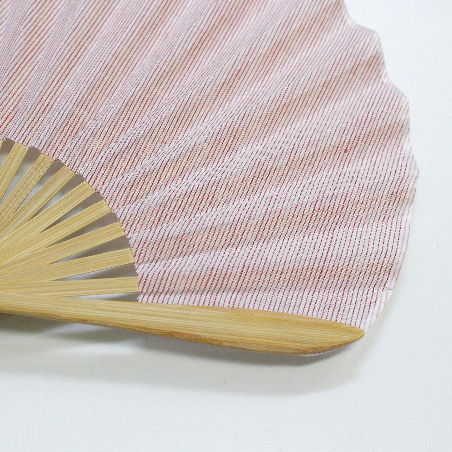 Shell-Shaped Folding Fan / Pink / Stripe